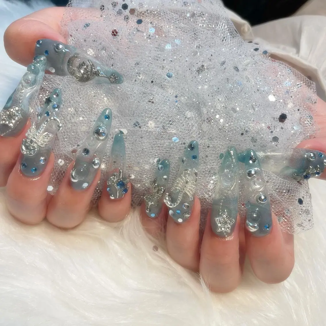 ネイル ハンドネイル ゴテゴテ💙ワンホン リオナのネイルデザイン