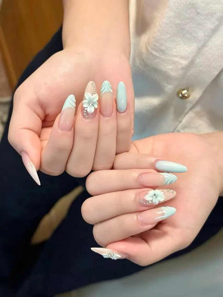 ネイル アートネイル ブルー 長さ出し フラワーネイル 水色 ハンドネイル 小雨 Nail Studio・168のネイルデザイン