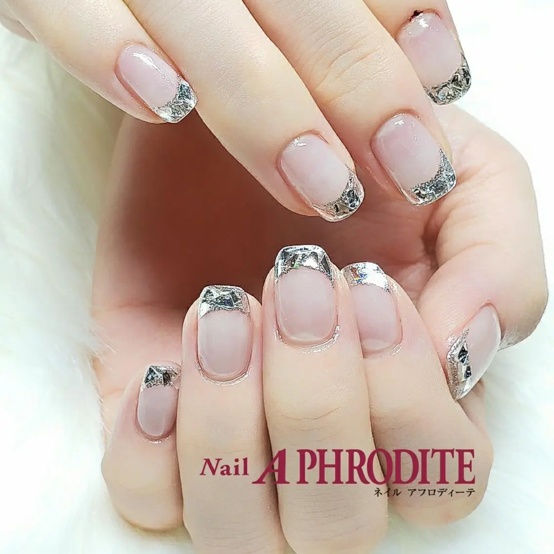 ネイル オーロラネイル クリアネイル ジェルネイル シルバー ソフトジェル ハンドネイル Nail Aphroditeのネイルデザイン