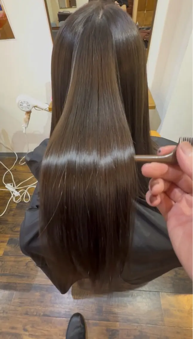 ロング ⭐️美髪矯正⭐️ 室岡仁哉のヘアスタイル