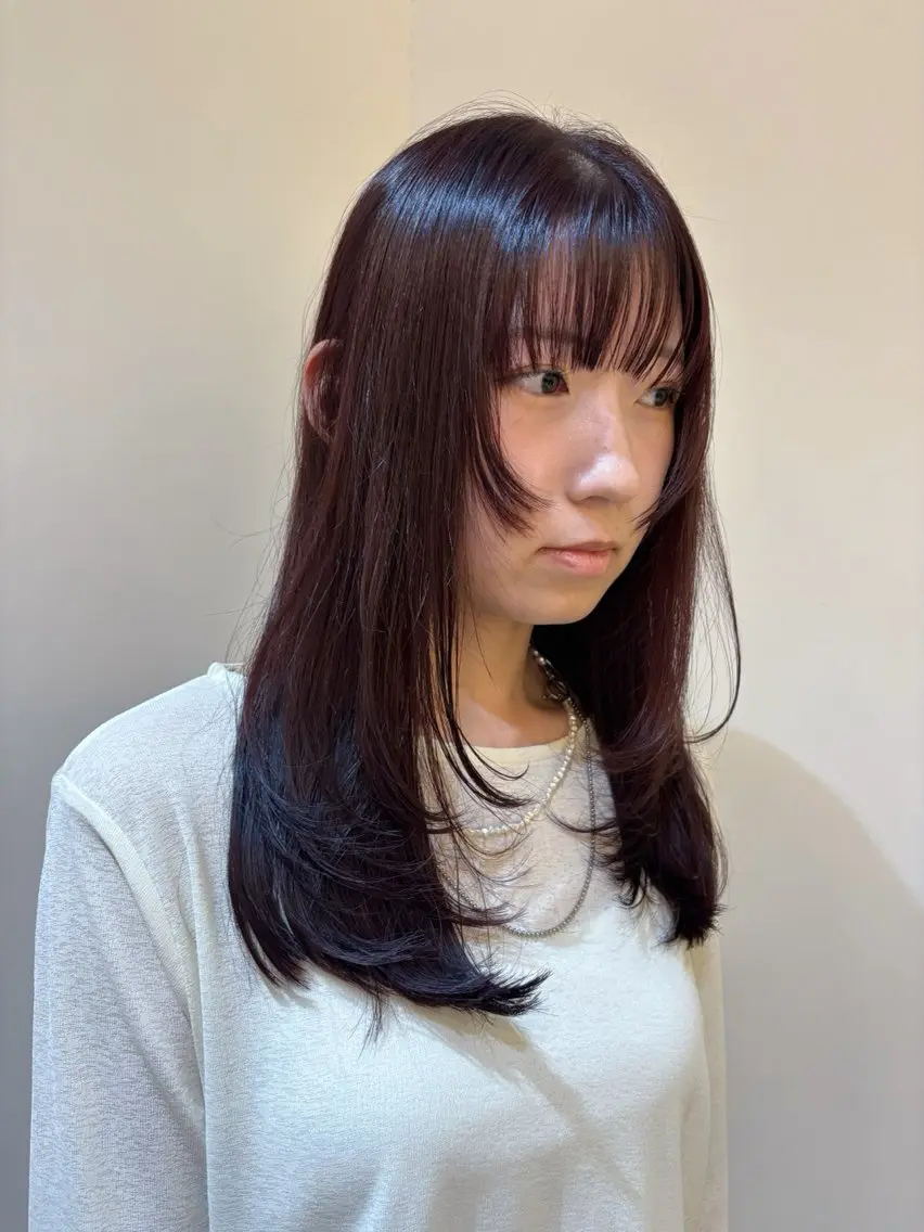 セミロング 万殿 芽以のヘアスタイル