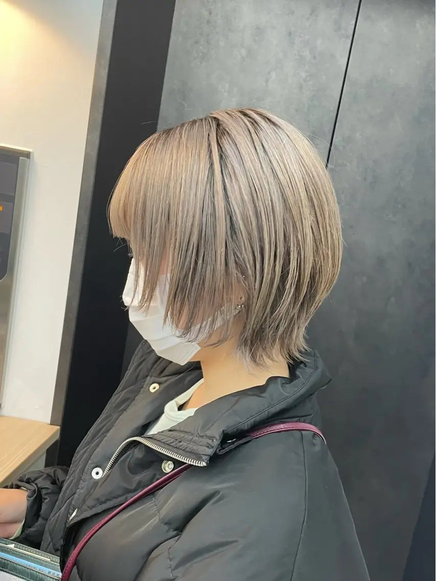 ショート カラー ブリーチ グレージュ レイヤーカット ショートヘア ウルフカット カット ヘアカラー トリートメント 縮毛&髪質改善 TAIGAのヘアスタイル