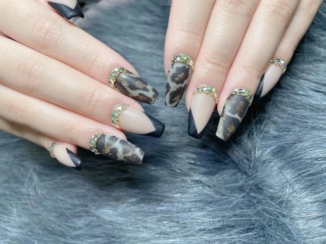 ミディアム ネイル マットネイル ハンドネイル 《LB》ラブリエ Nail&eyeのマツエク・マツパデザイン