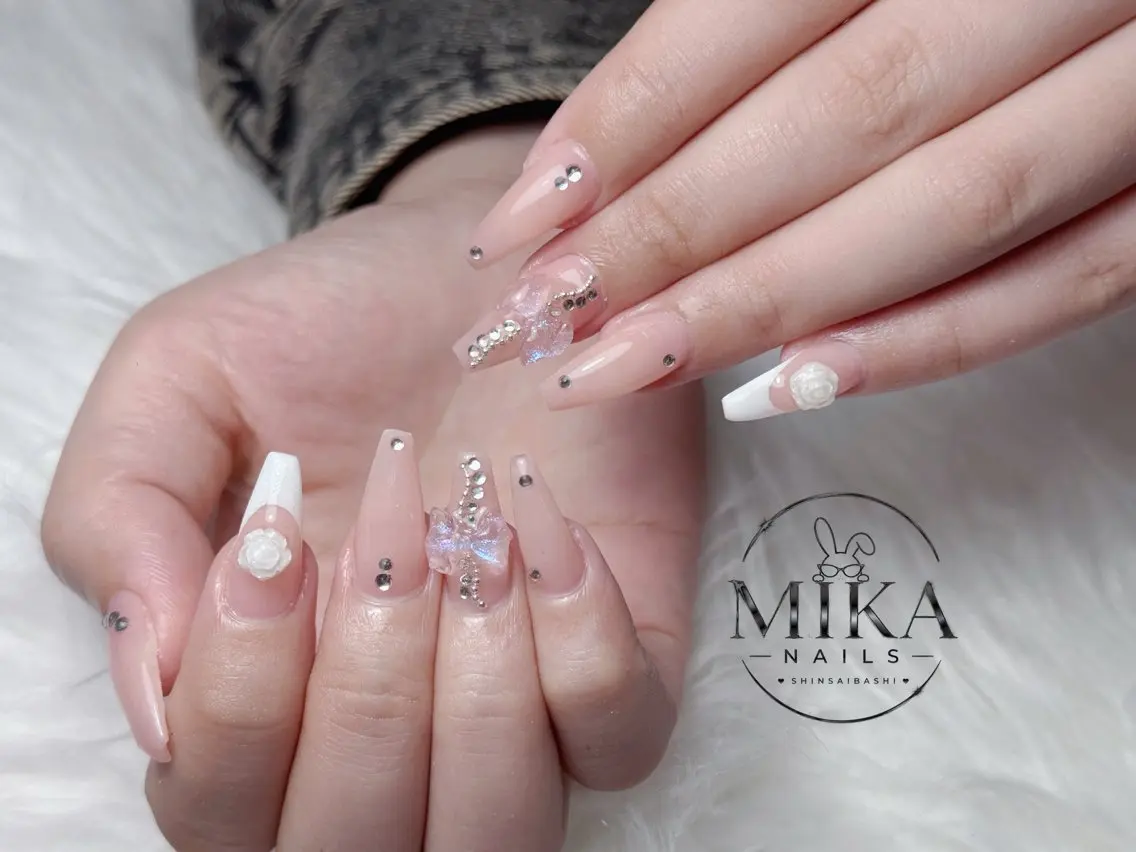 ネイル ガーリー キラキラネイル 韓国ネイル ロングネイル シンプルネイル ハンドネイル 🦊Genie🦊 Mika Nailsのネイルデザイン