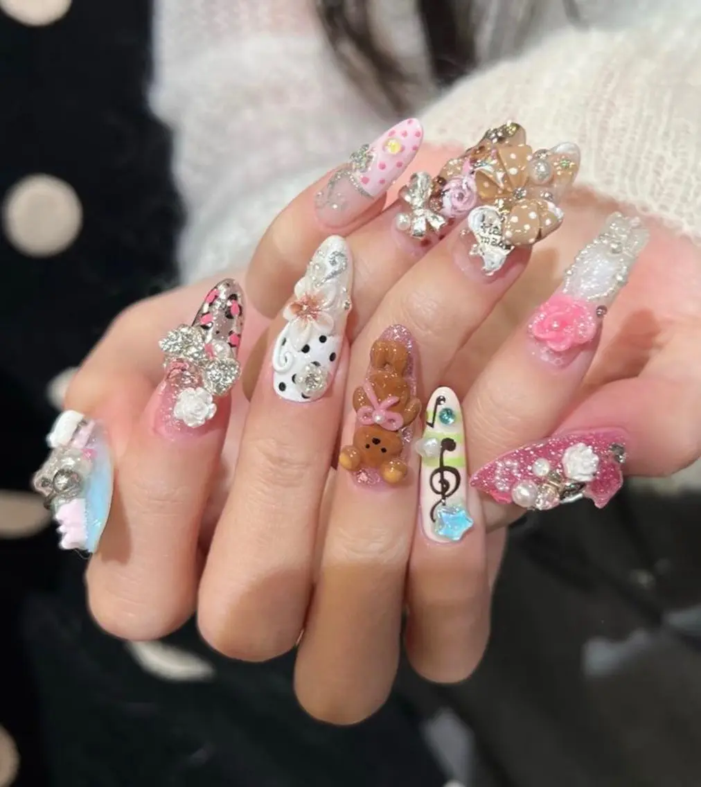 ネイル キラキラネイル 韓国ネイル マグネットネイル 持ち込み ネイルチップ ハンドネイル フットネイル Himeka Bling.Nailのネイルデザイン