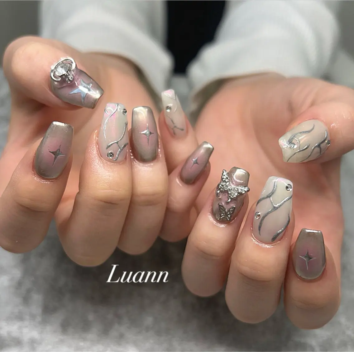 ネイル チークネイル 韓国ネイル 持ち込み ピンク シルバー ハンドネイル Luann nail Sakiのネイルデザイン