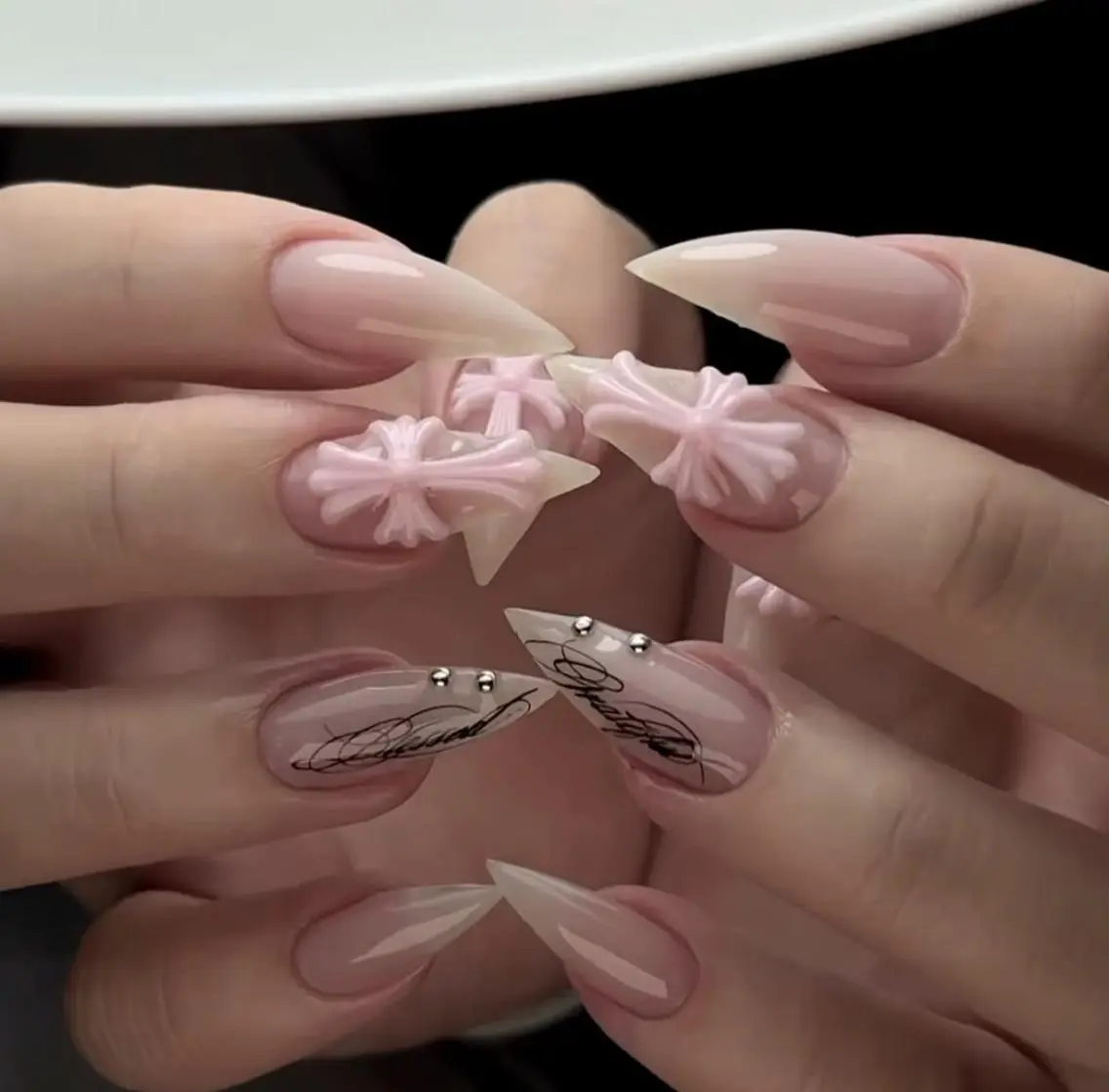 ネイル 長さ出し フラワーネイル 韓国ネイル 持ち込み ワンホンネイル ハンドネイル Rina Nail.Novaのネイルデザイン