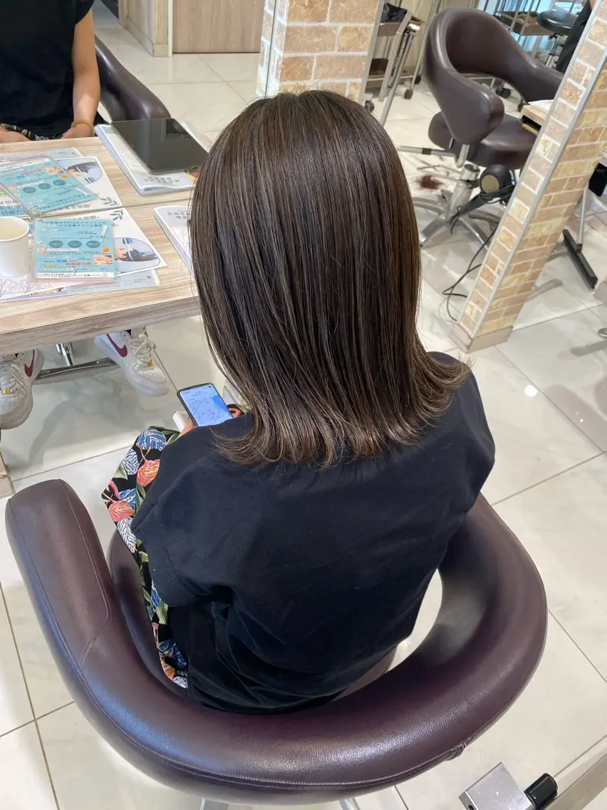 ミディアム カラー ブリーチ ケアブリーチ グレージュ ハイライトカラー ハイライト グランデュール焼津 SEIRYU🐉のヘアスタイル