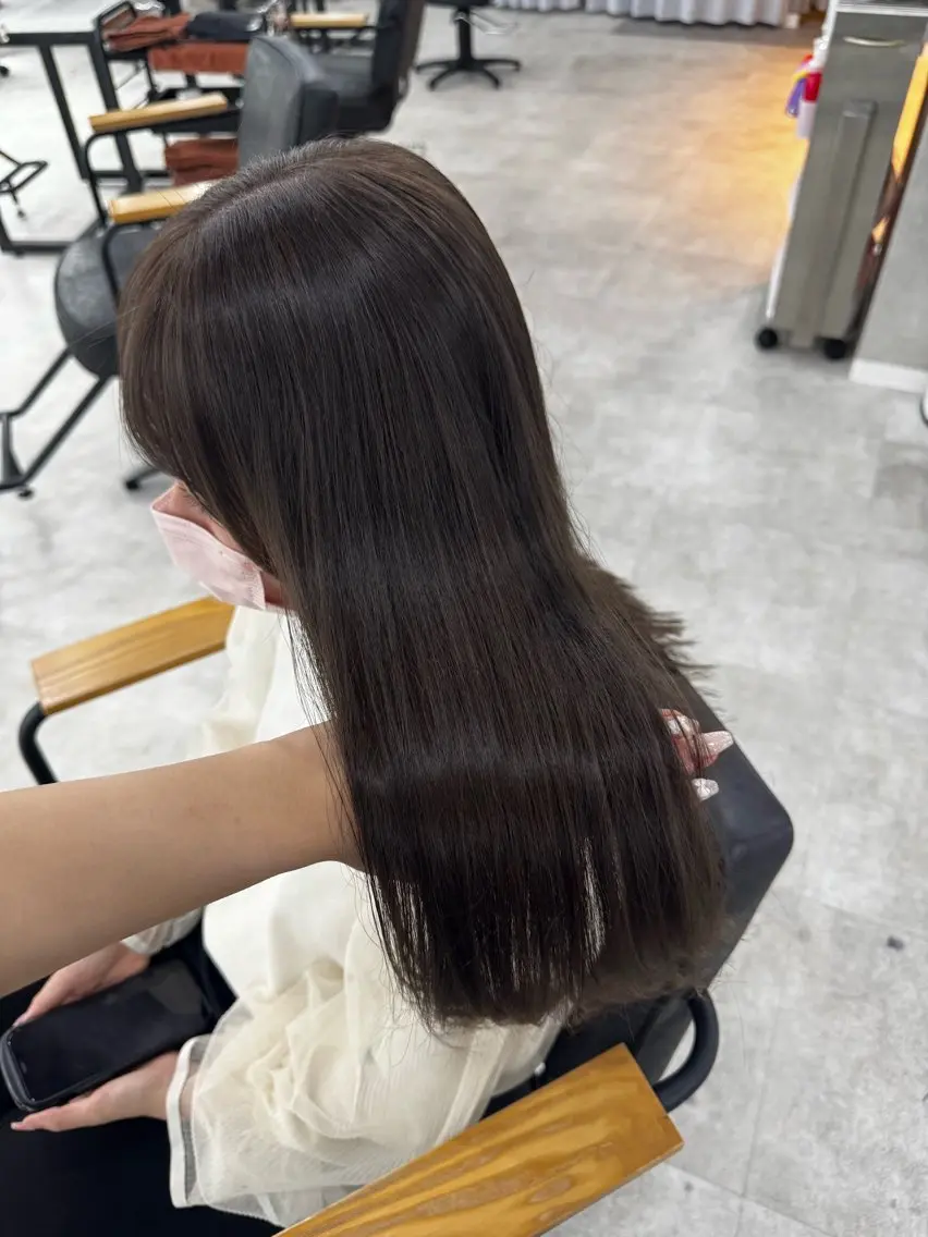 ロング カラー アッシュ アッシュブラウン ベージュカラー 黒髪 ブリーチ カット ヘアカラー トリートメント 赤み無し柔らかカラー 【梅田】madokaのヘアスタイル