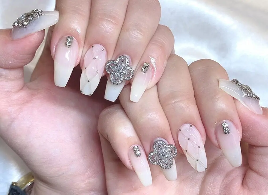 ネイル オーロラネイル チークネイル 長さ出し フットネイル フレンチネイル Lee Nails チップ長さだし専門店のネイルデザイン