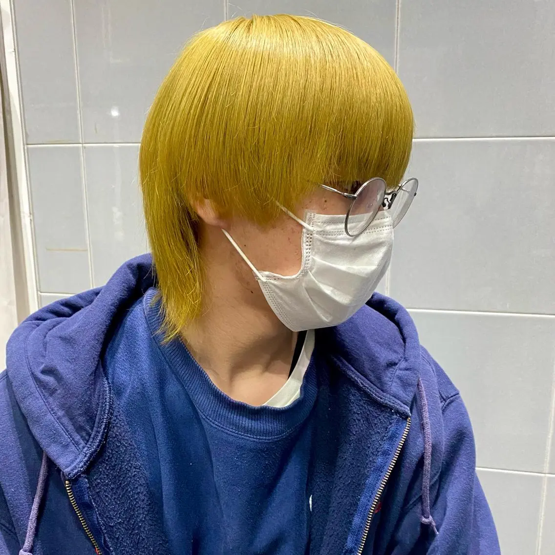 カラー メンズ メンズハイライト メンズハイトーン メンズインナーカラー デザインカラー ハイライトカラー メンズ特化✂️ 小枝 優生のヘアスタイル
