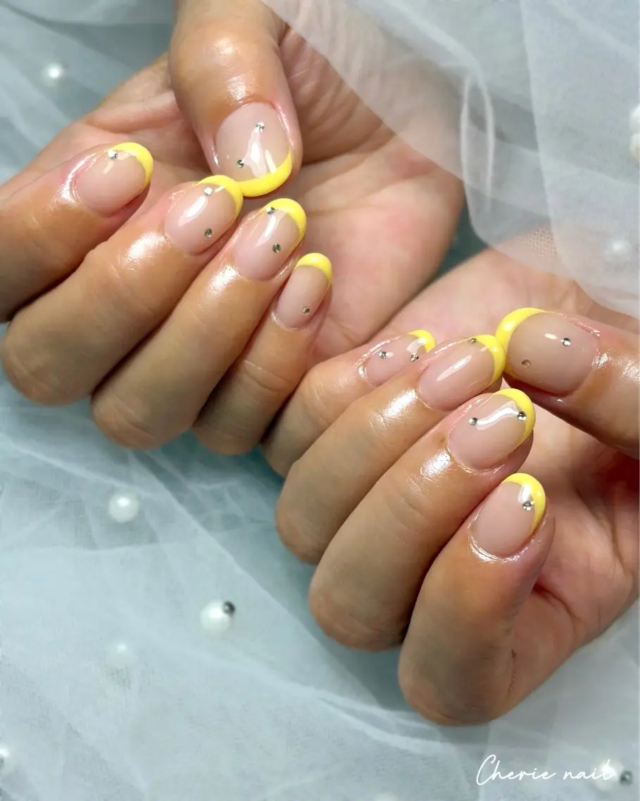 ネイル フレンチネイル ジェルネイル オフィスネイル 夏ネイル 黄色 ハンドネイル Cherienail yunaのネイルデザイン