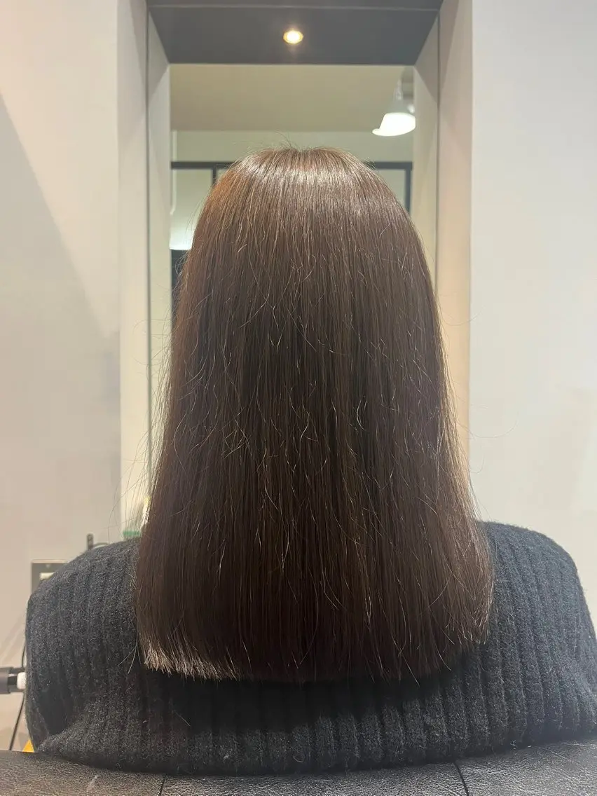 セミロング カラー コンノ ナチのヘアスタイル
