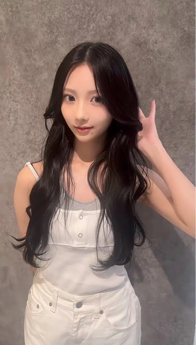 ロング カット 韓国レイヤーカット 透明感カラー冨田那樹のヘアスタイル