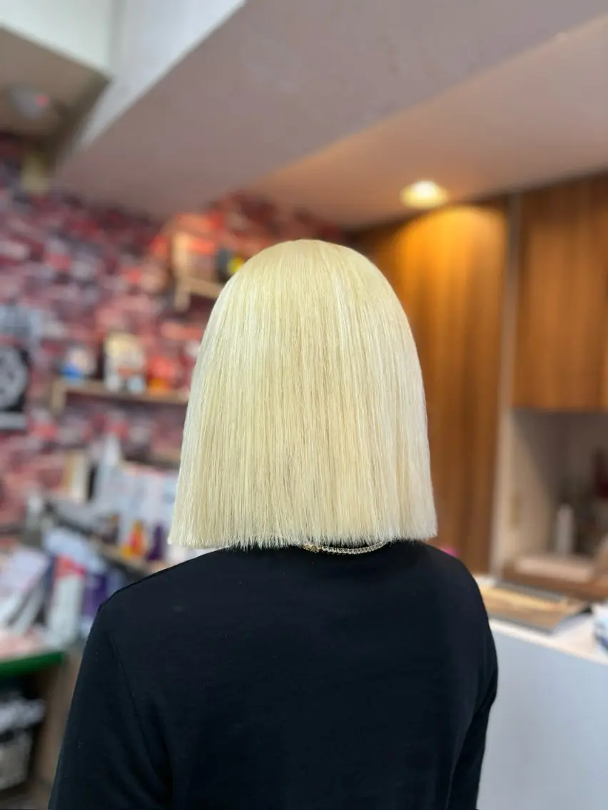 ミディアム カラー 抜きっぱなしブロンド もえ こーんのヘアスタイル