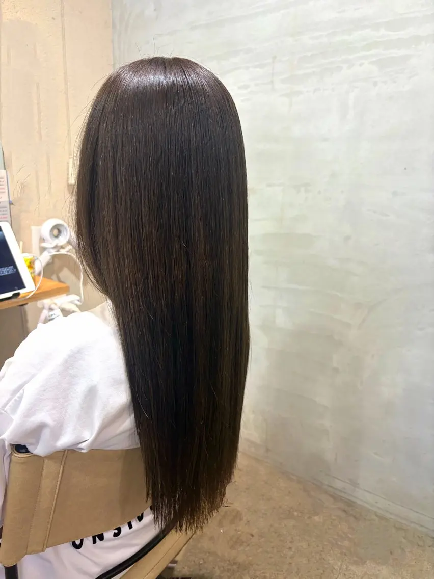 ロング カラー ブリーチ ブラウンカラー 透明感カラー モカブラウン ヘアカラー momoka オリーブ/ベージュのヘアスタイル