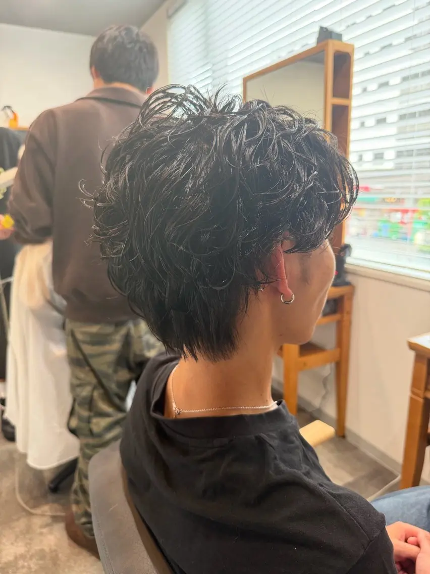 ショート パーマ メンズ メンズパーマ メンズウルフカット ウルフカット Meteor 店長 祝田涼太のヘアスタイル