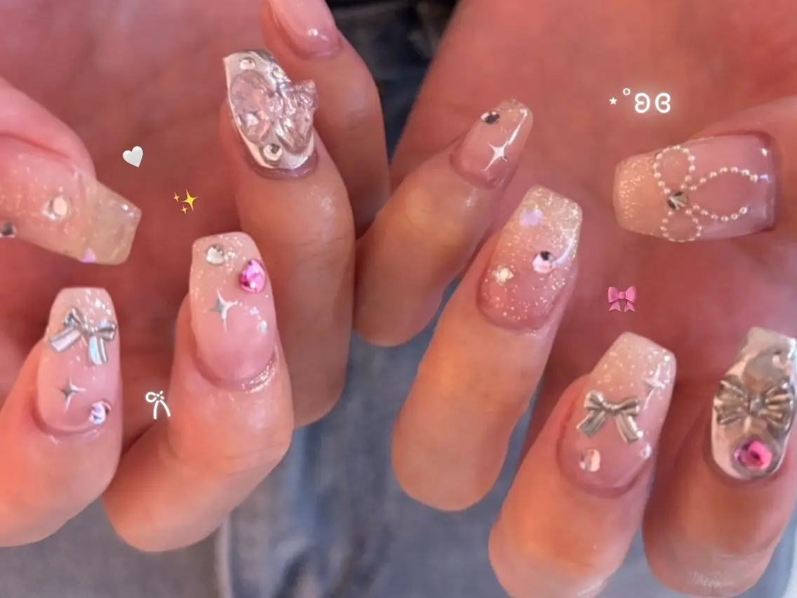 ネイル ハンドネイル EmaNail🎀 Haaruのネイルデザイン