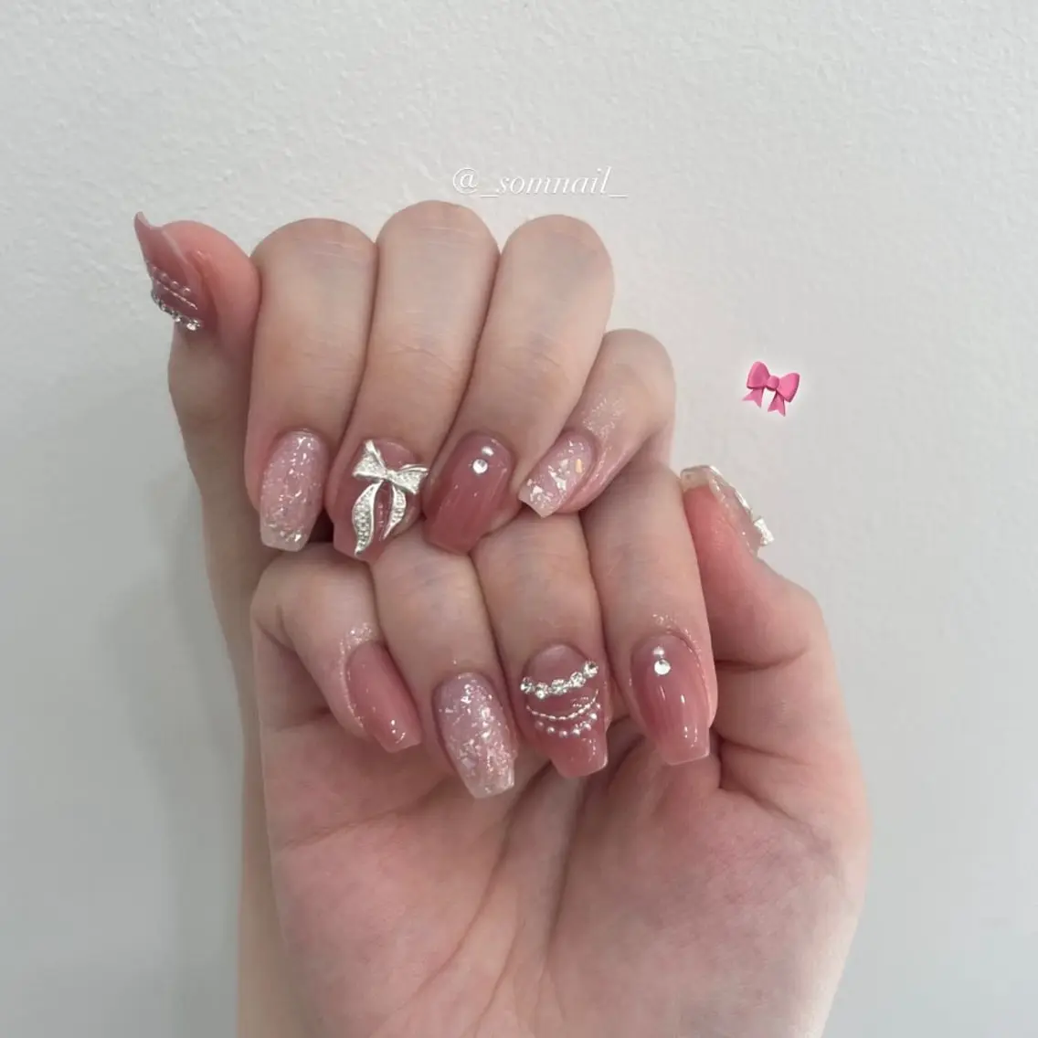 ネイル ジェルネイル キラキラネイル 韓国ネイル ピンク リボン SOM NAILのネイルデザイン