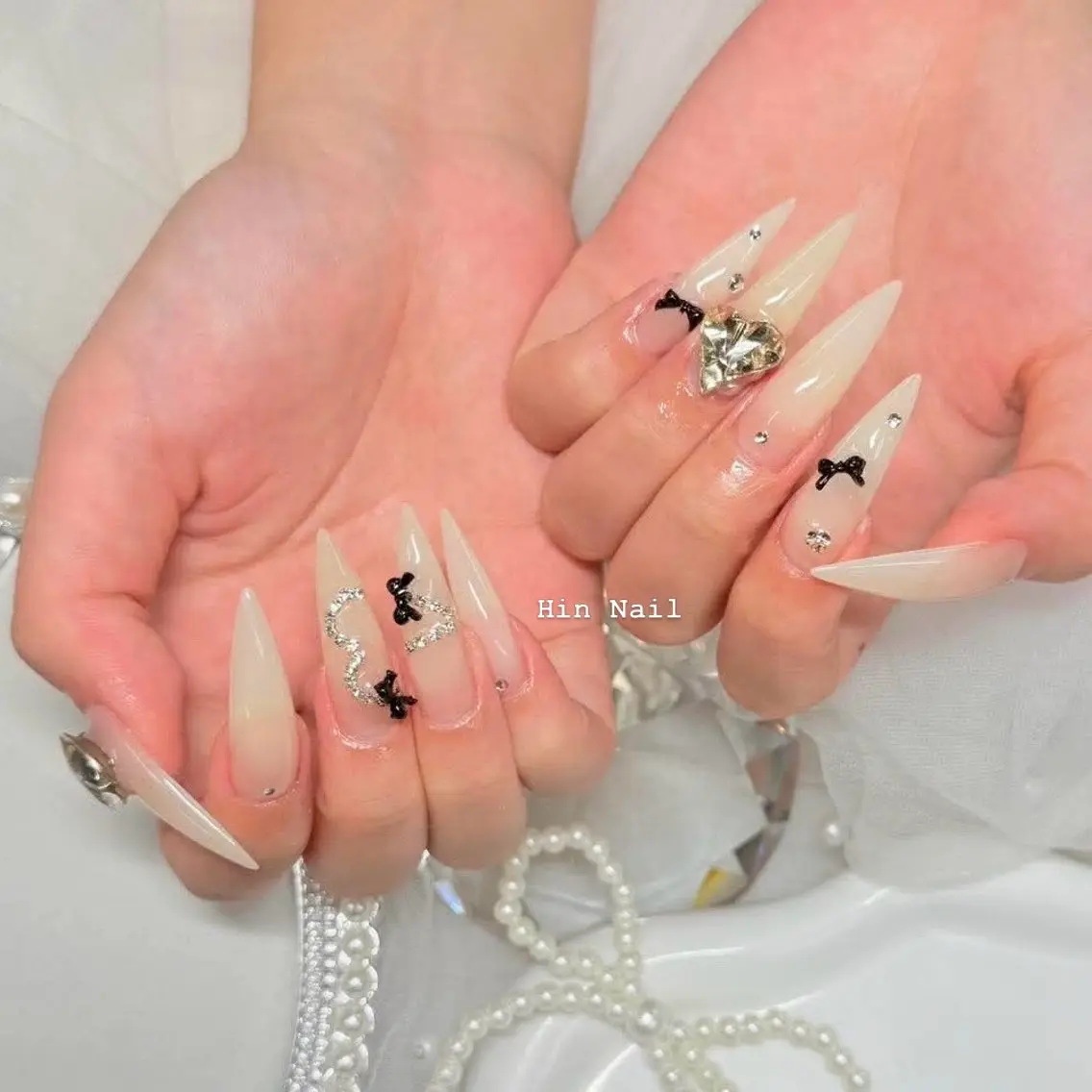 ネイル チークネイル ドット フットネイル フレンチネイル 韓国ネイル ハンドネイル Hym Nailのネイルデザイン