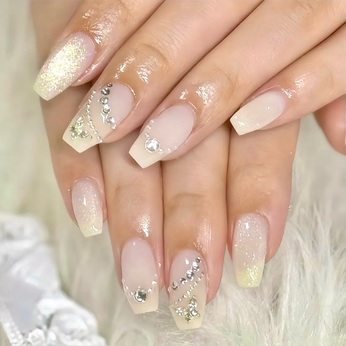 ネイル ハンドネイル ルシイ🎀新宿長さ 出しパーツ専門店のネイルデザイン