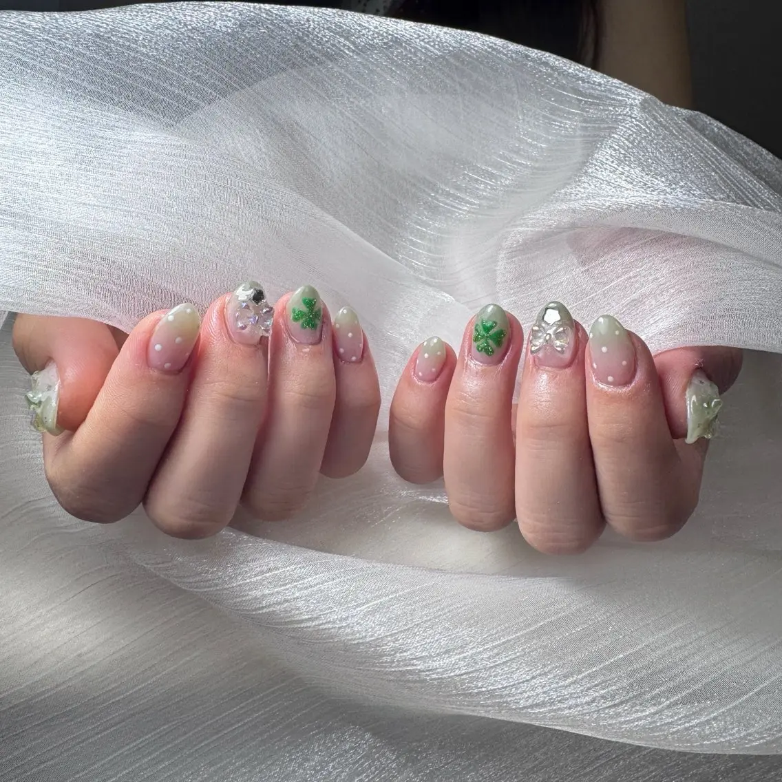 ネイル チークネイル フレンチネイル グラデーション 韓国ネイル マグネットネイル ハンドネイル Hana Nailのネイルデザイン