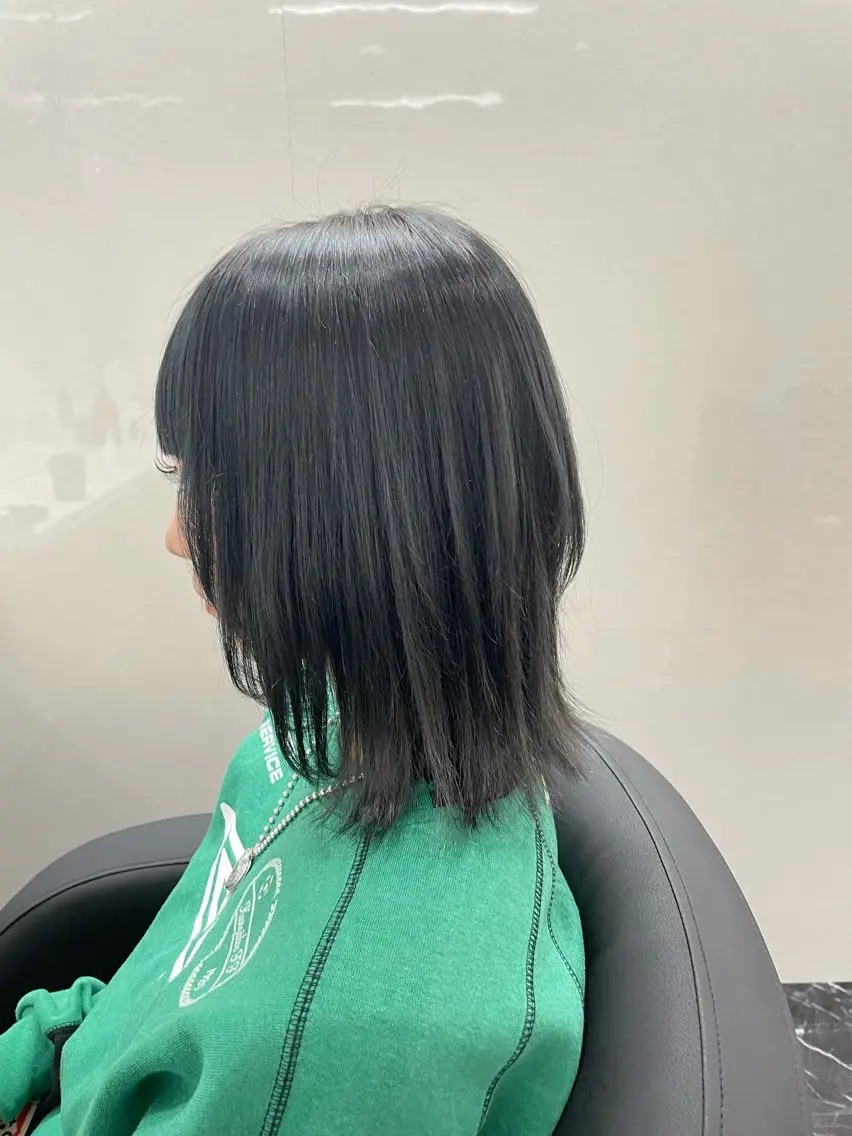ミディアム カラー アッシュ アッシュグレー アッシュグレージュ ブルーカラー グレージュ Blue/博多/ 水口莉沙のヘアスタイル