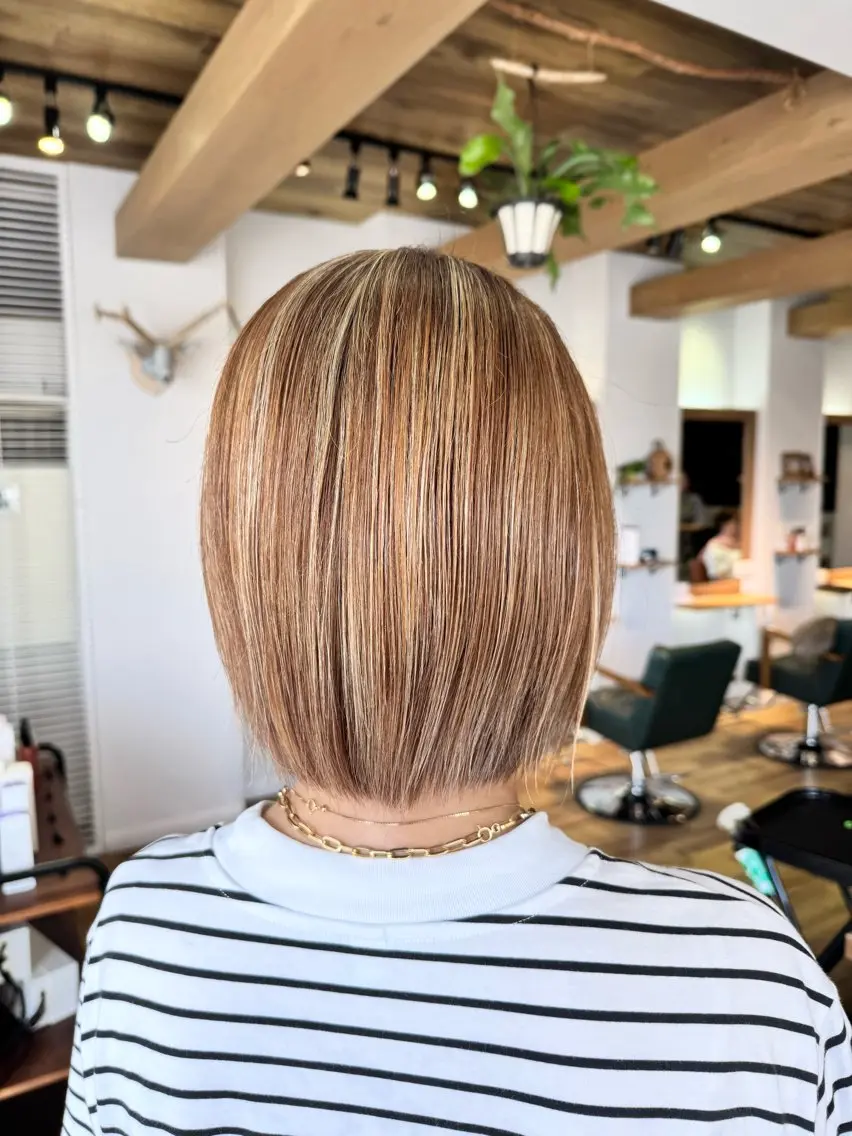 ショート カラー ベージュカラー ハイライトカラー ハイライト ヘアカラー トリートメント ツキダテ ユイのヘアスタイル