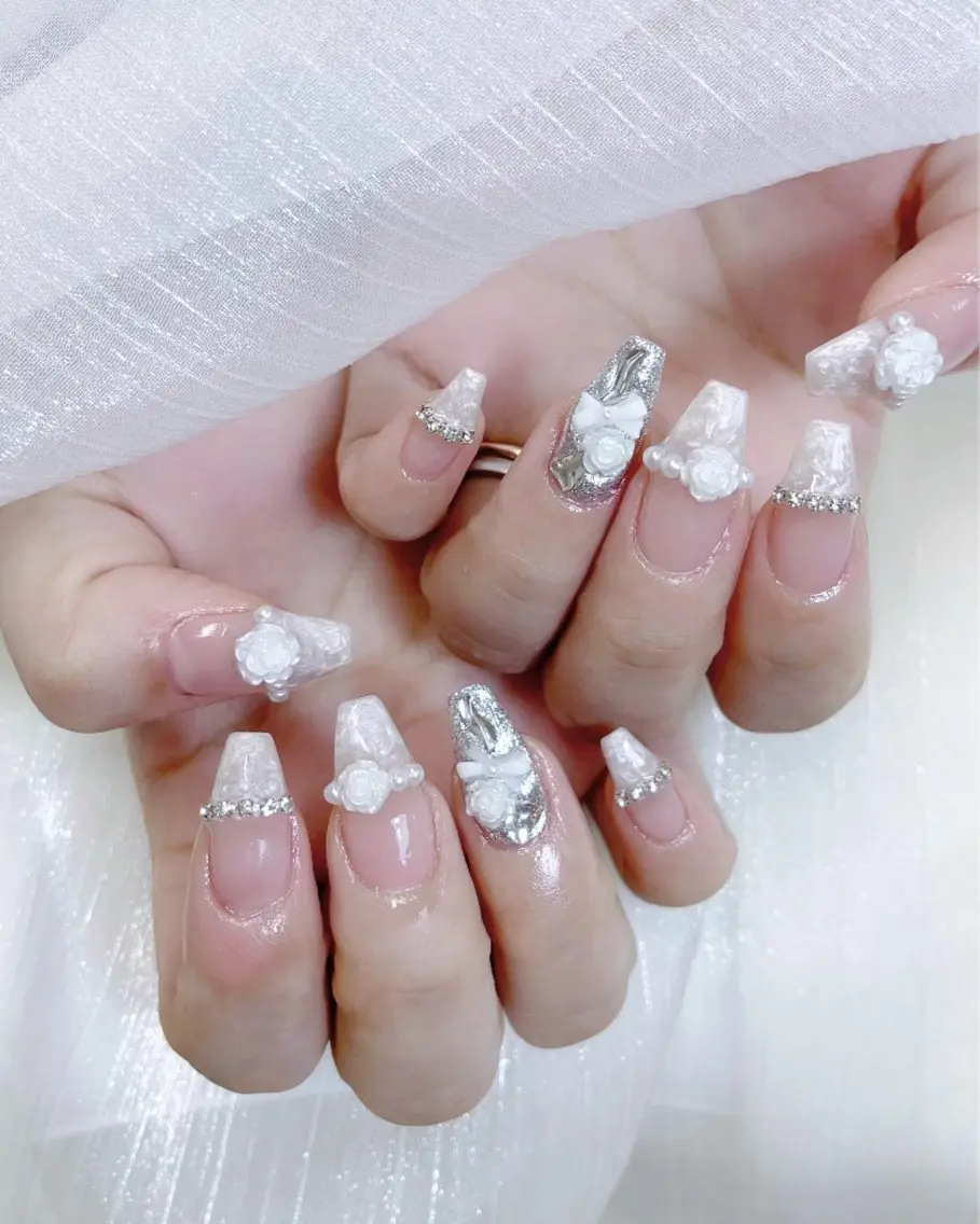ネイル チークネイル フレンチネイル ハート キラキラネイル 韓国ネイル ハンドネイル Speraネイル 大宮店🎀のネイルデザイン