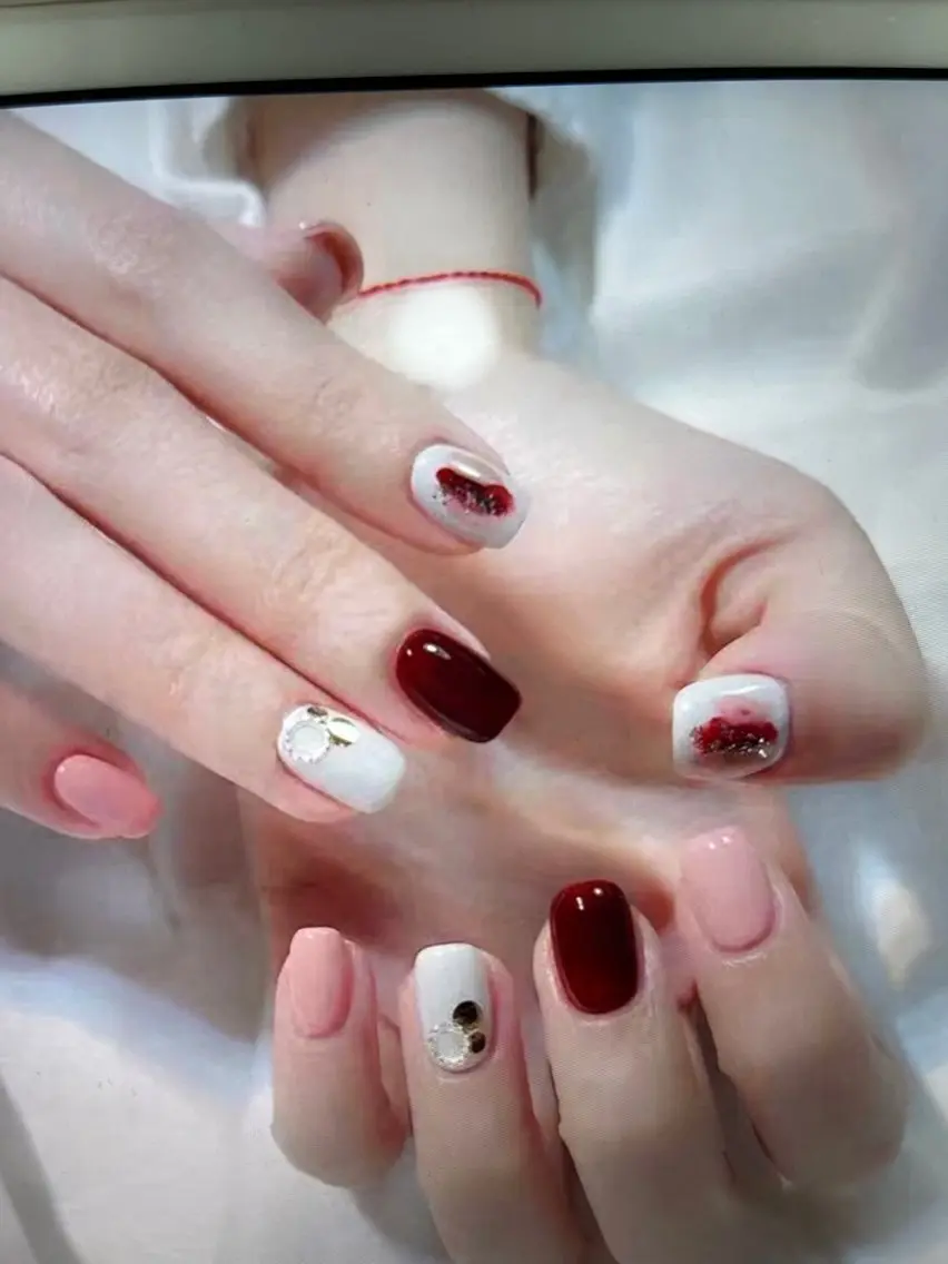ネイル H1 NAIL エミのネイルデザイン