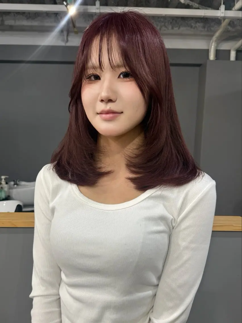 セミロング カラー ボルドーカラー レイヤーカット カット ヘアカラー トリートメント Kamie 三宮のヘアスタイル