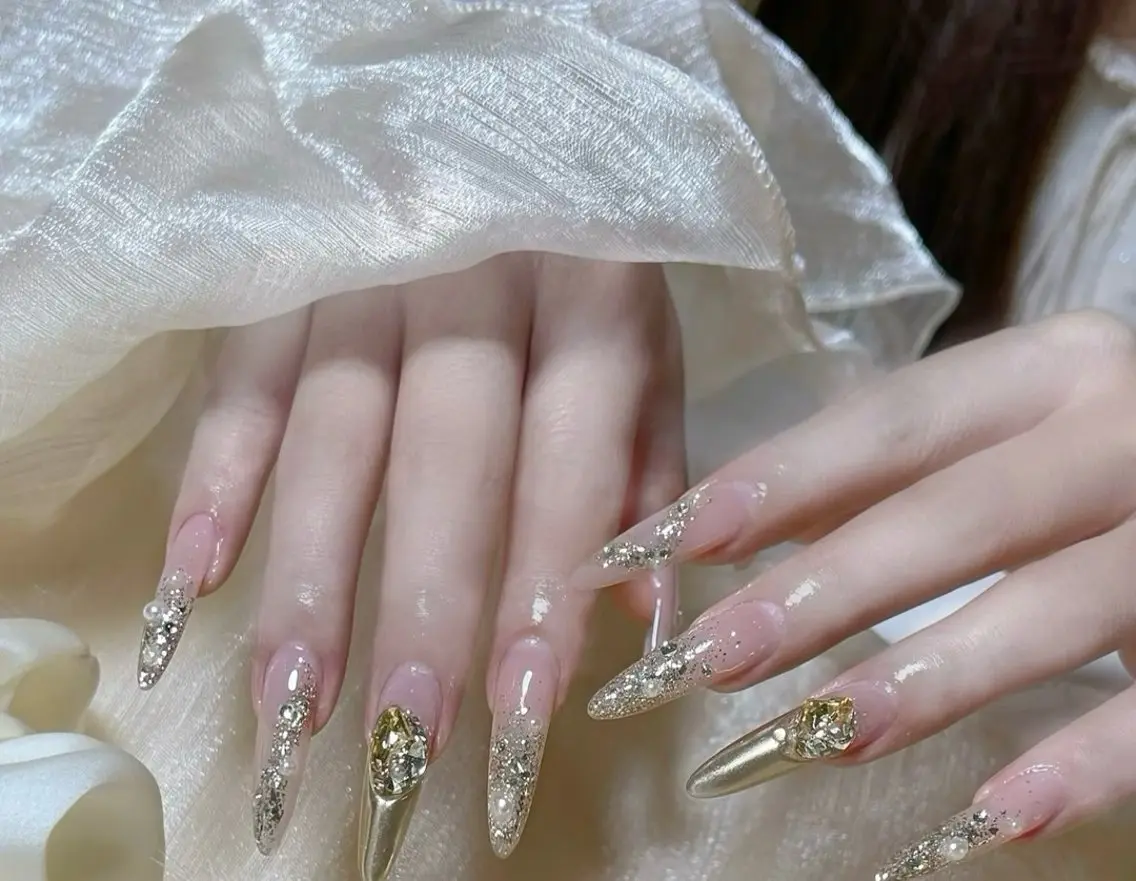 ネイル チークネイル 長さ出し フラワーネイル フレンチネイル ガーリー SunNail池袋駅 ワンホンネイルのネイルデザイン