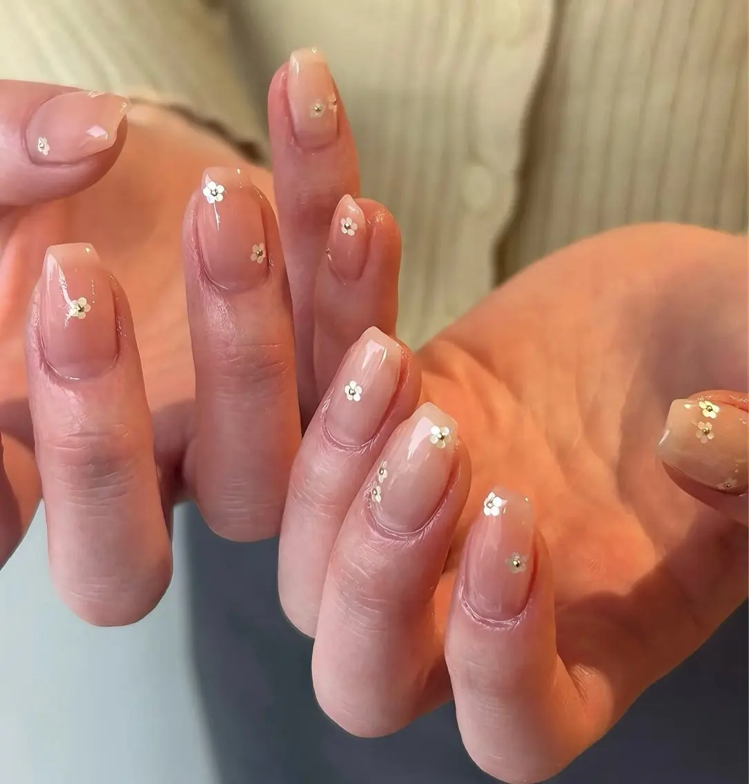 【春限定】キラキラフラワー《人気up⬆️中》（カラーベース付き）の写真