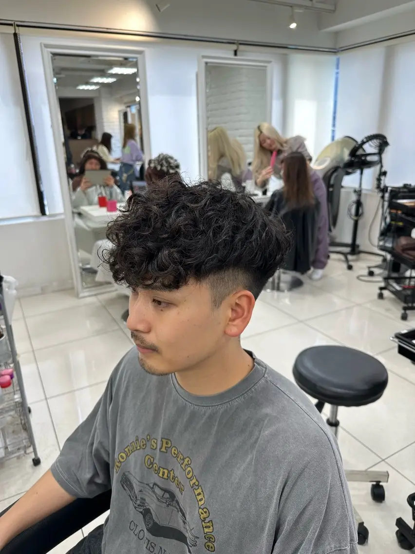 パーマ メンズ スペインカール カット パーマ トリートメント フェザーパーマ職人 🪶ryosukeのヘアスタイル