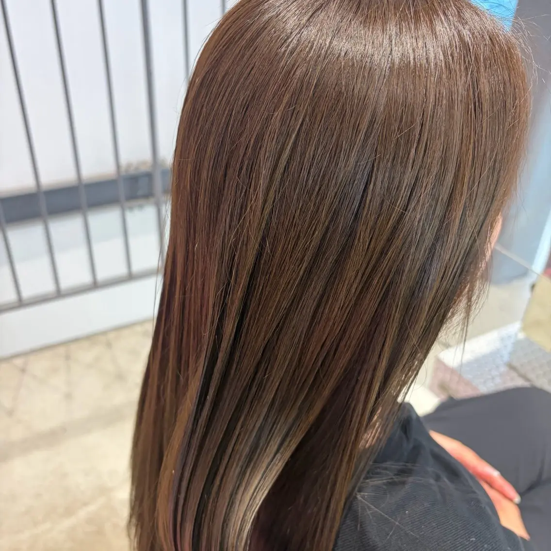 セミロング カラー グレージュ オリーブグレージュ オリーブグレー ヘアカラー 今出 祐樹のヘアスタイル