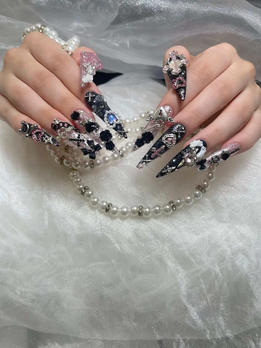ネイル グラデーション キラキラネイル ワンカラーネイル 冬ネイル Jenn Nail Salonのネイルデザイン