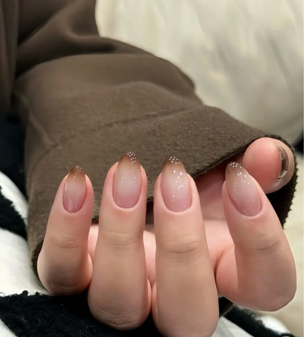 ネイル アートネイル オーロラネイル チークネイル フレンチネイル ガラスフレンチ 🎀YooLi Nail salonのネイルデザイン