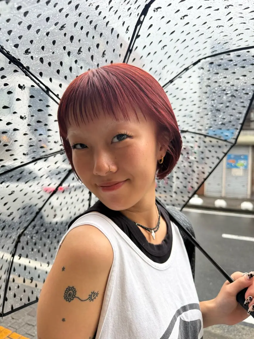 ショート ヘアカラー fashionに溶け 込む透明感カラーのヘアスタイル