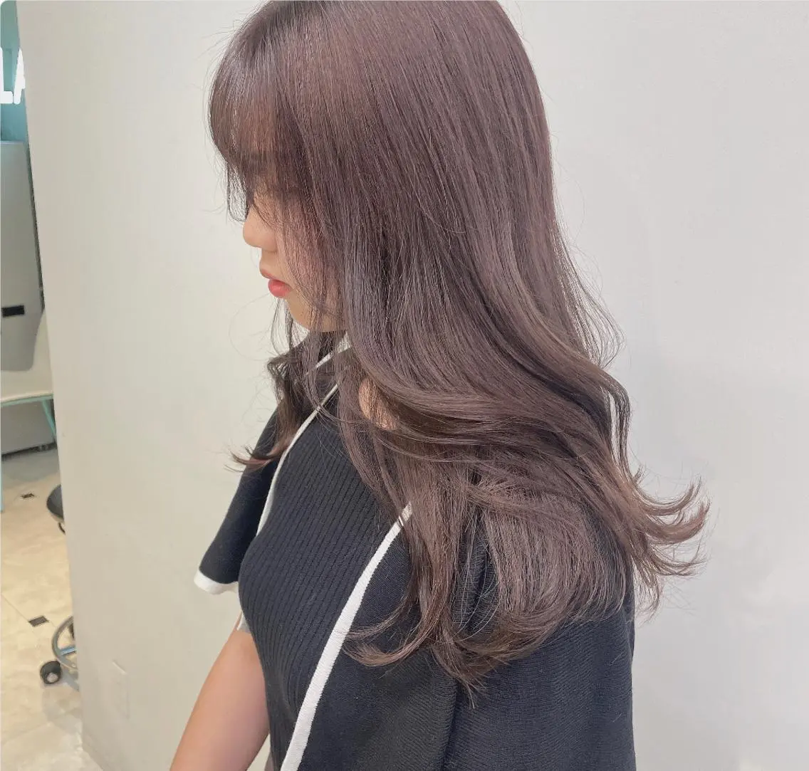 ミディアム カット ヘアカラー トリートメント 顔周りレイヤー/新宿 /モテ艶カラー/航介のヘアスタイル