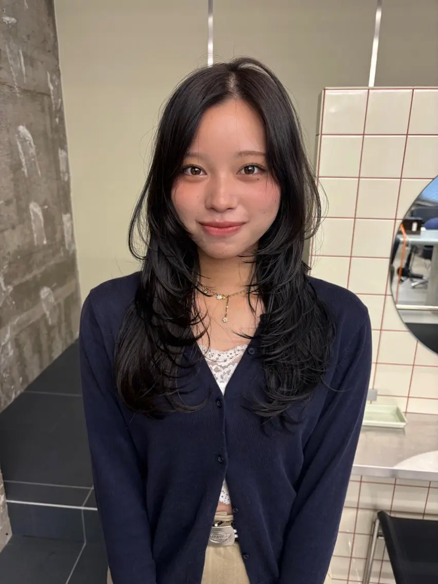 ロング レイヤーカット 似合わせカット カット ヘアカラー トリートメント BELLA ナナカのヘアスタイル