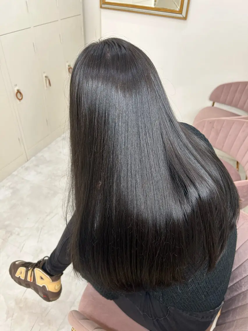 ロング ヘアカラー トリートメント 𝜗𝜚ブリーチ ／レイヤー𝜗𝜚のヘアスタイル