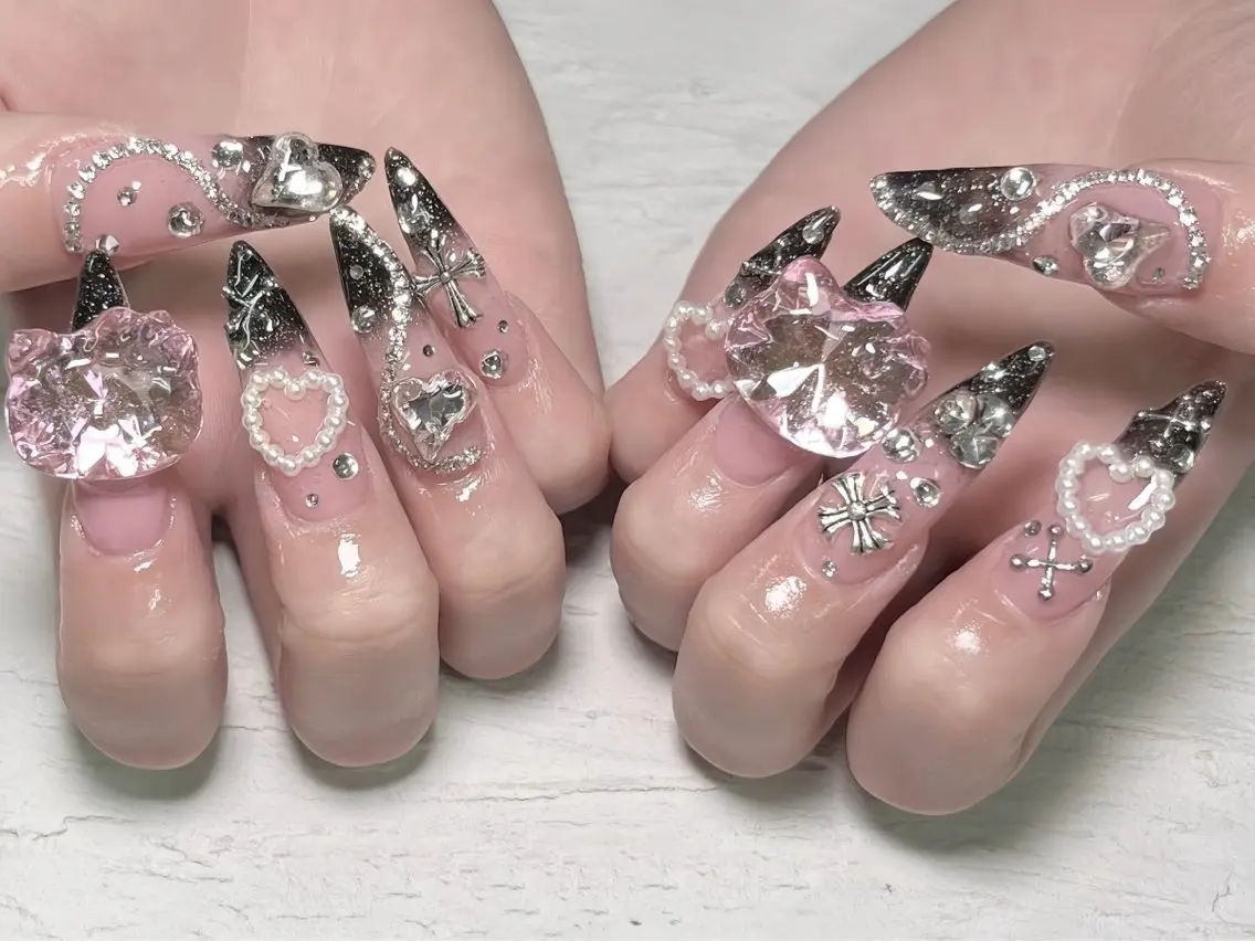 ネイル チークネイル フレンチネイル ガラスフレンチ グラデーション キラキラネイル ハンドネイル Rin Nail 新大久保店のネイルデザイン