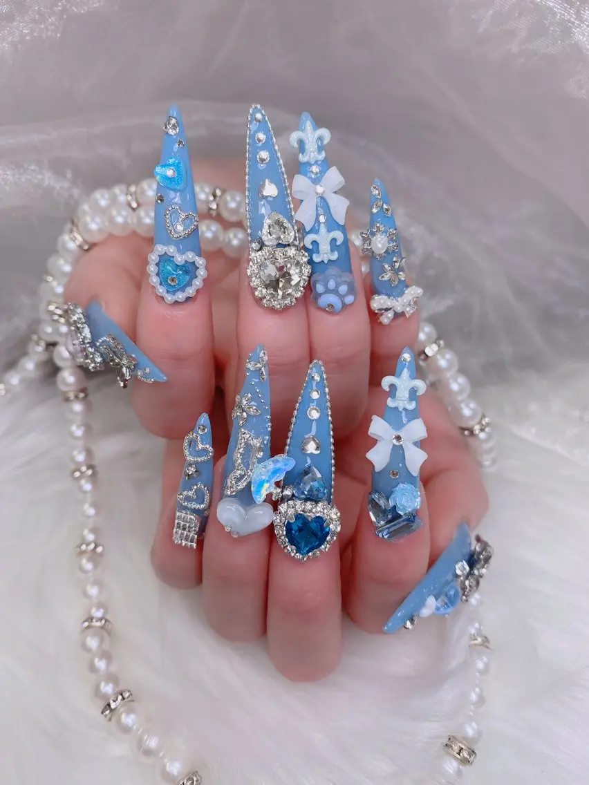ネイル アートネイル オーロラネイル ボルドー チークネイル フレンチネイル ハンドネイル Sakura Nail Salonのネイルデザイン