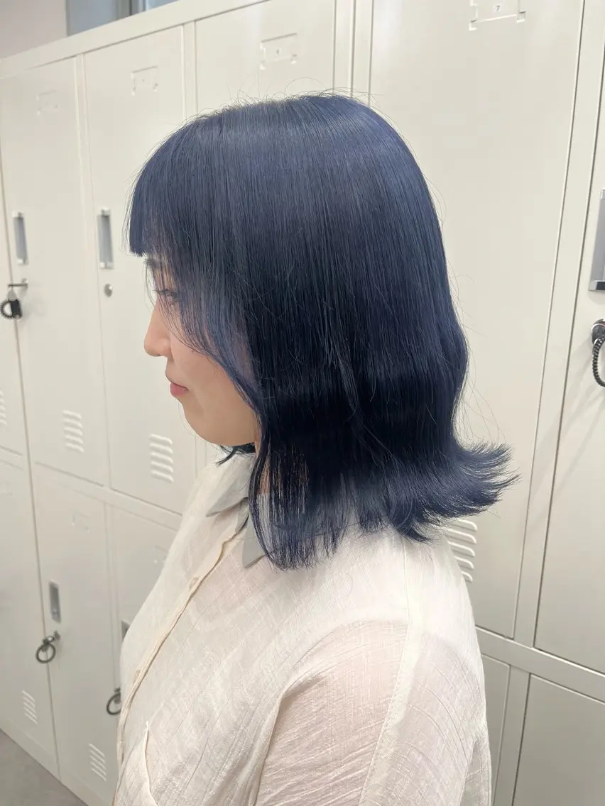 カラー ブリーチ ネイビーカラー 中村 彩夏のヘアスタイル