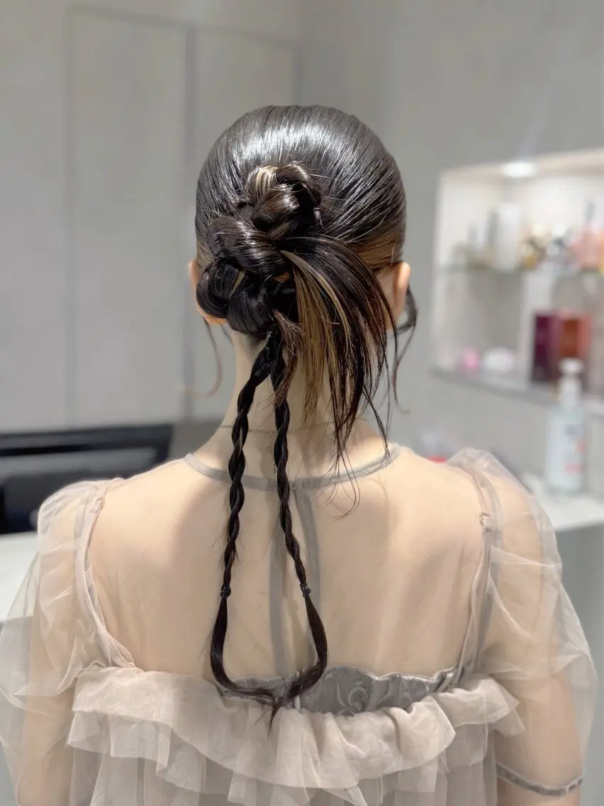 セミロング ヘアアレンジ ヘアセット 🐈⬛カチモリ/暖 色/𝐌𝐢𝐤𝐮のヘアスタイル