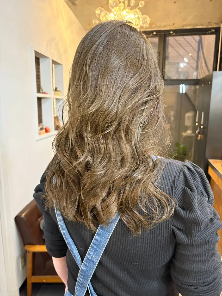 ロング カラー 透明感カラー オリーブカラー 山西 真奈のヘアスタイル