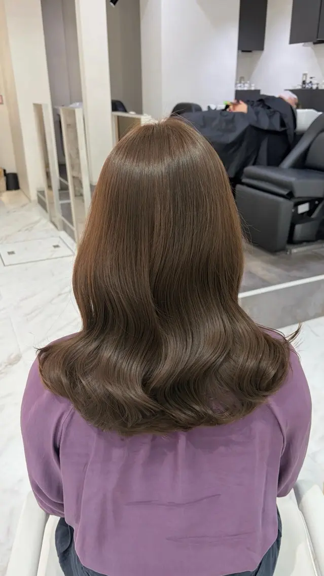 ミディアム カラー パーマ ベージュカラー ブリーチ 透明感カラー ダブルカラー グレージュ カット ヘアカラー TOMO/ブリーチ 無しオリーブのヘアスタイル