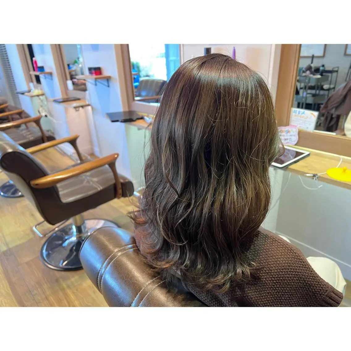 セミロング カラー ヘアカラー トリートメント ツキダテ ユイのヘアスタイル