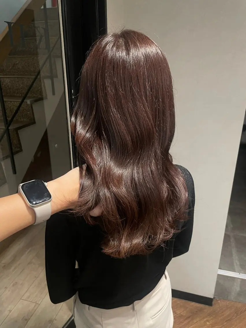 ロング カラー Anju／ 小顔カットのヘアスタイル