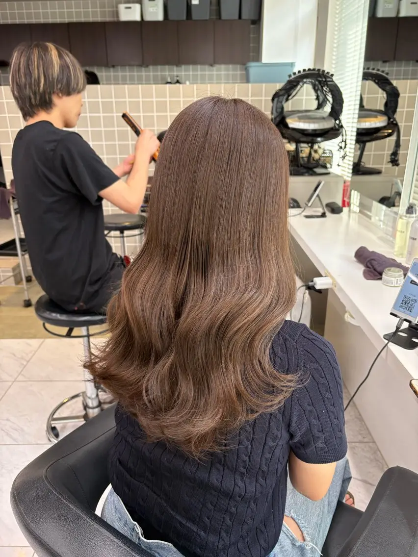 🏷赤みを消したオリーブカラー🫒ブリーチなしで透明感🏷スタイリングが楽なレイヤーカット✂️の写真